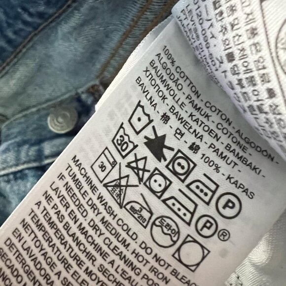 Levi’s Distressed Wedgie Jeans – Classic & Trendy! - Picture 2 of 6